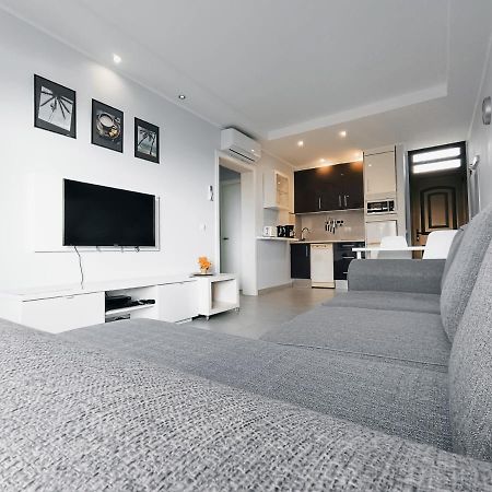 Apartment La Fiesta Арона Екстериор снимка